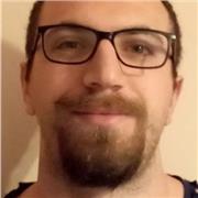 Insegnante delle scuole medie e superiori, laureato in scienze storiche e orientalistiche, offre lezioni di storia, italiano e geografia per ogni età